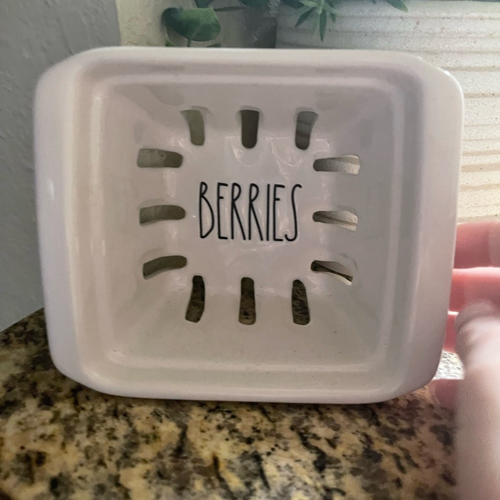 Rae Dunn Berry holder